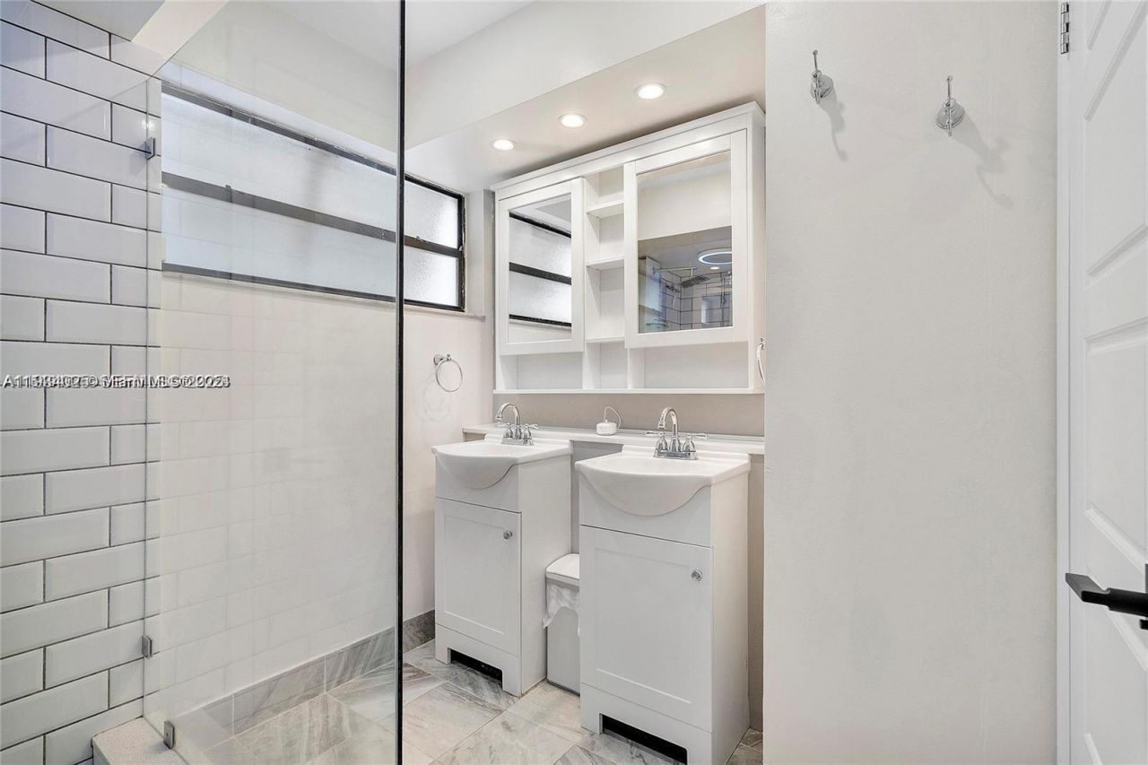 1281 W Fairway Rd, Pembroke Pines, FL 33026 Photo