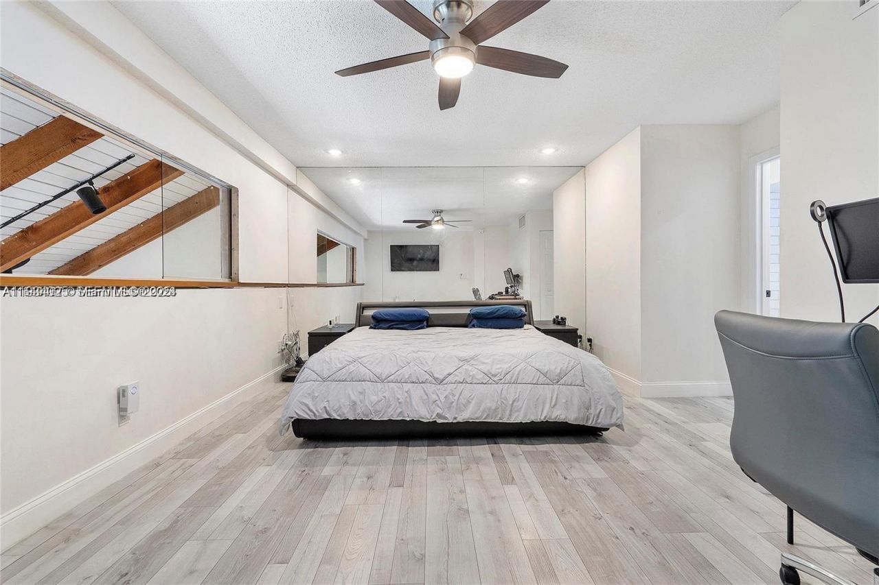 1281 W Fairway Rd, Pembroke Pines, FL 33026 Photo