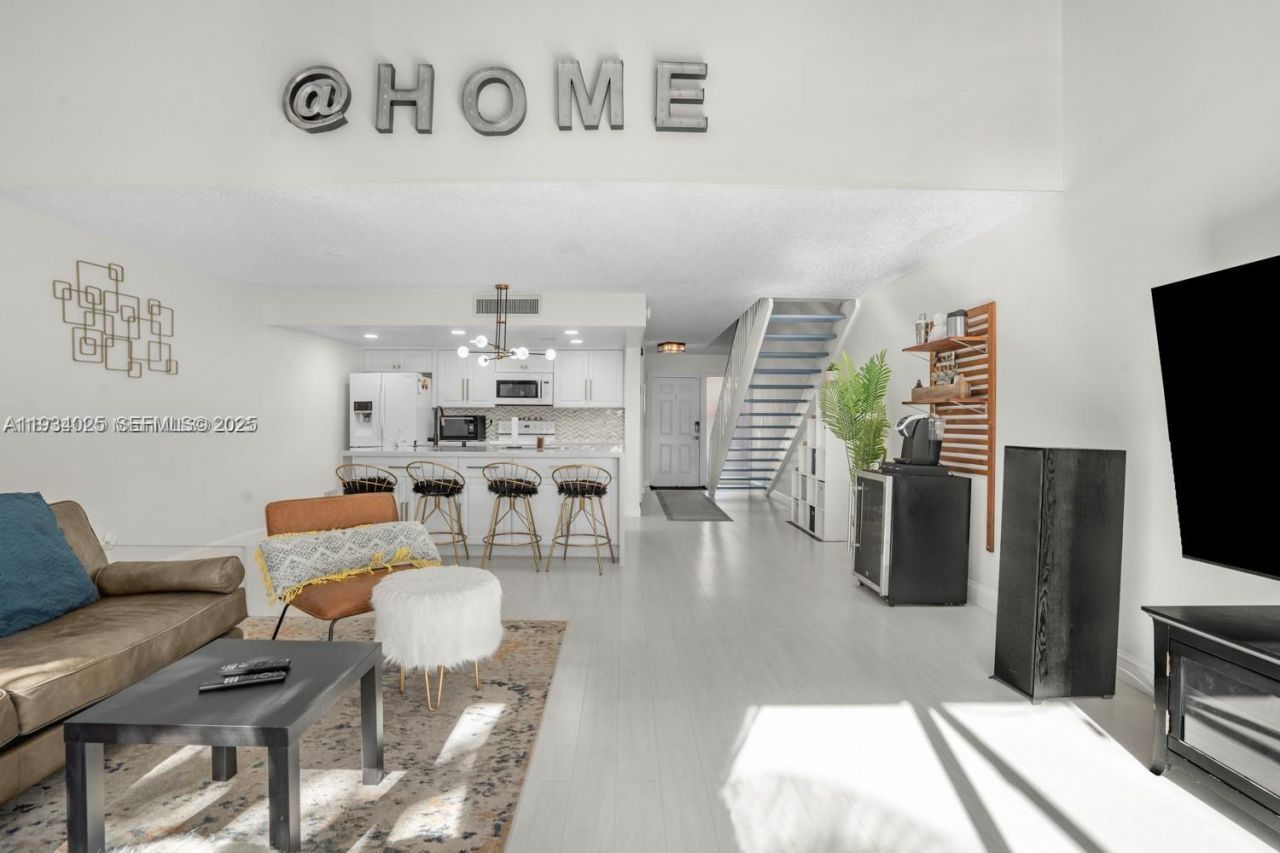 1281 W Fairway Rd, Pembroke Pines, FL 33026 Photo