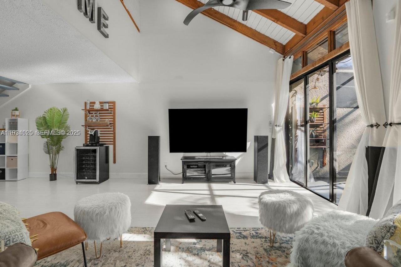 1281 W Fairway Rd, Pembroke Pines, FL 33026 Photo