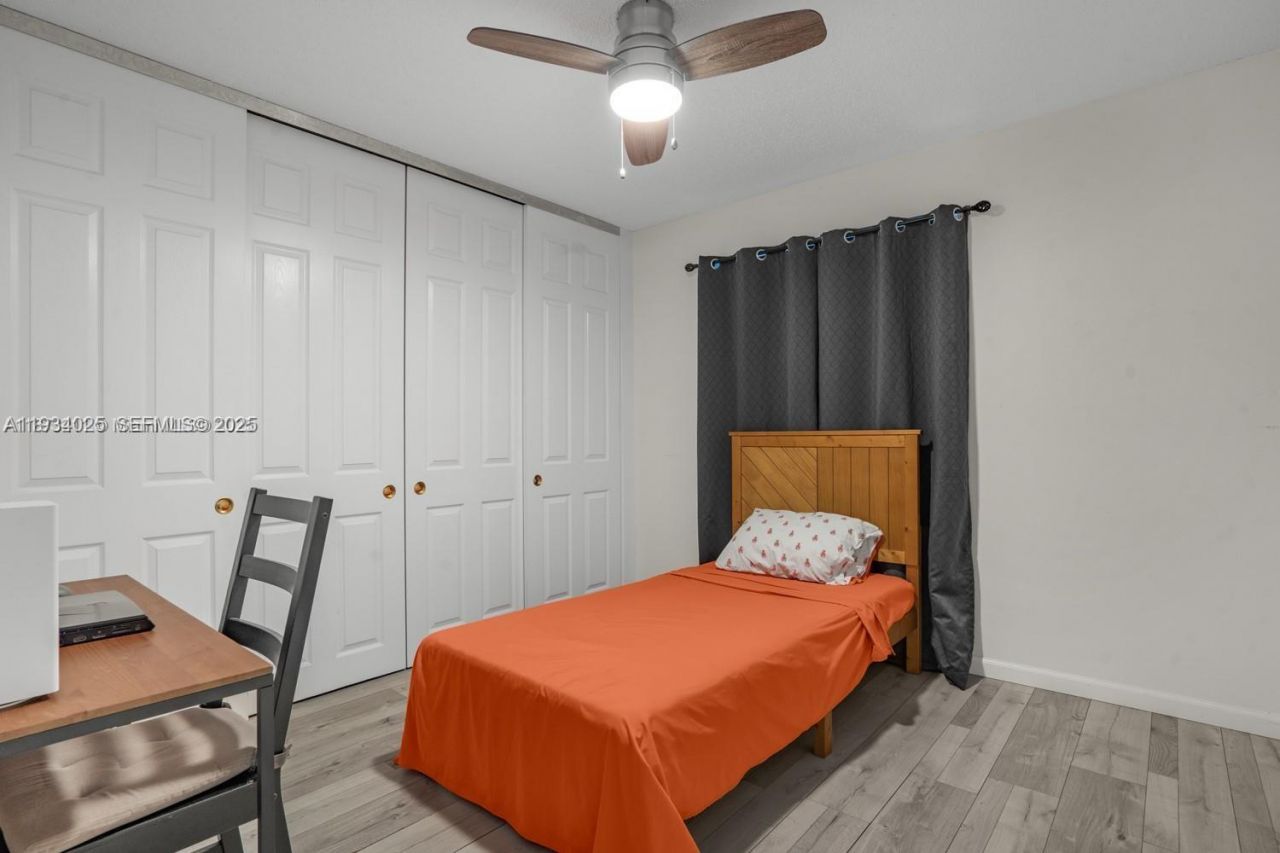 1281 W Fairway Rd, Pembroke Pines, FL 33026 Photo