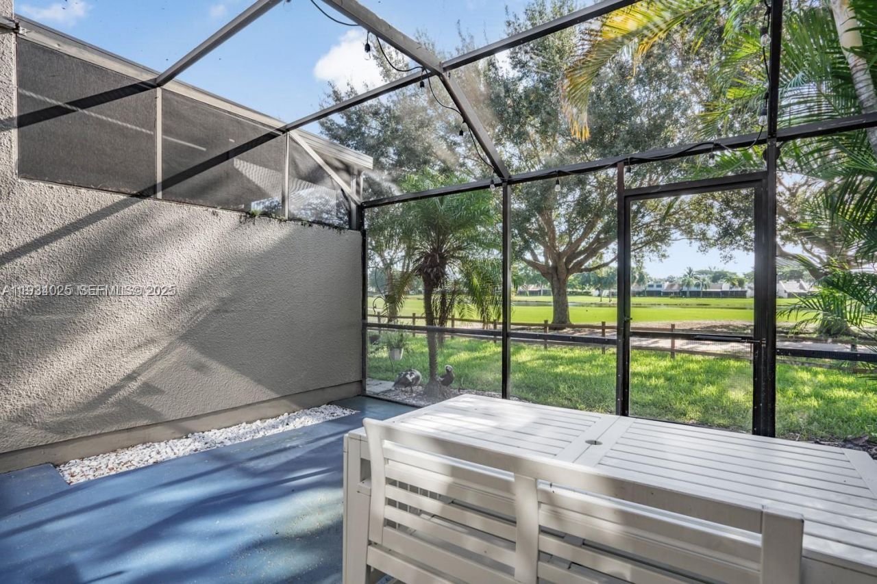 1281 W Fairway Rd, Pembroke Pines, FL 33026 Photo