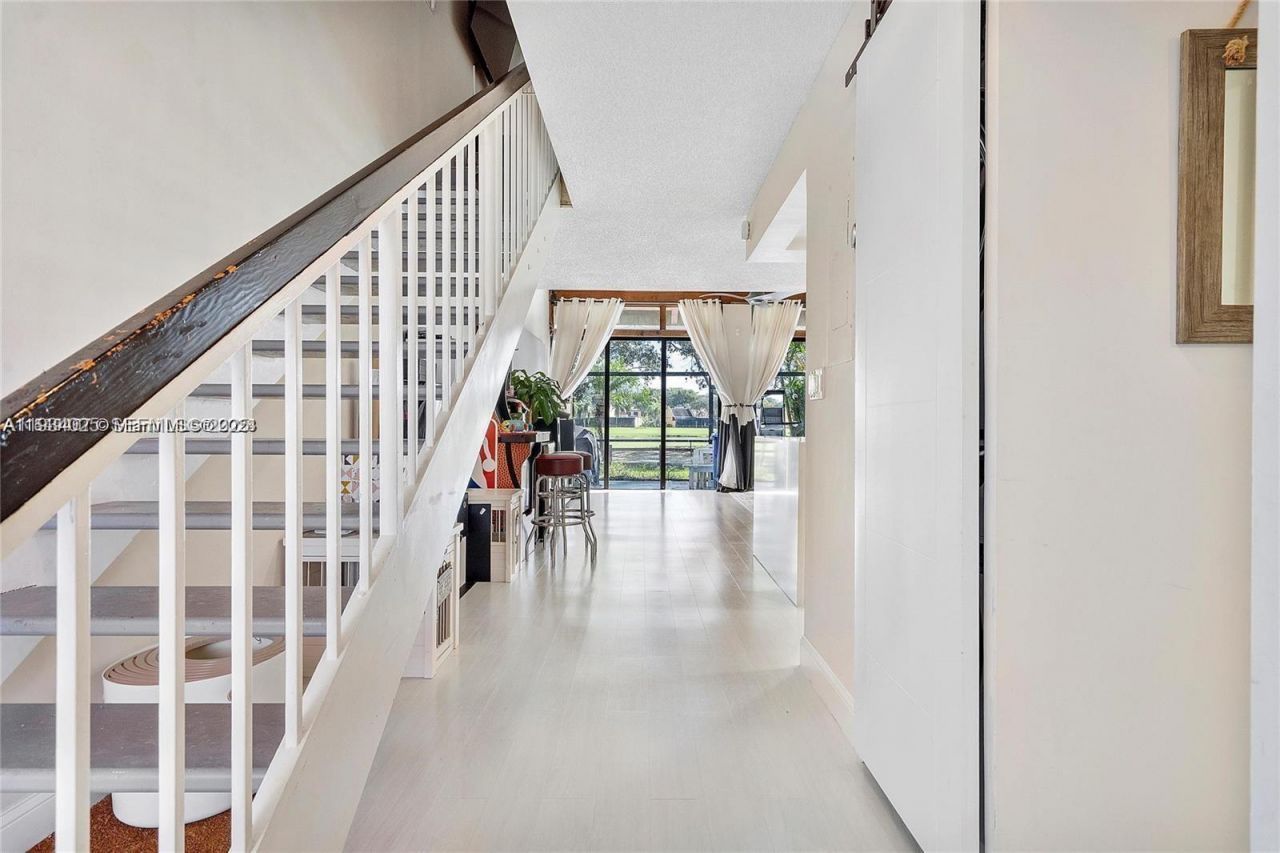 1281 W Fairway Rd, Pembroke Pines, FL 33026 Photo