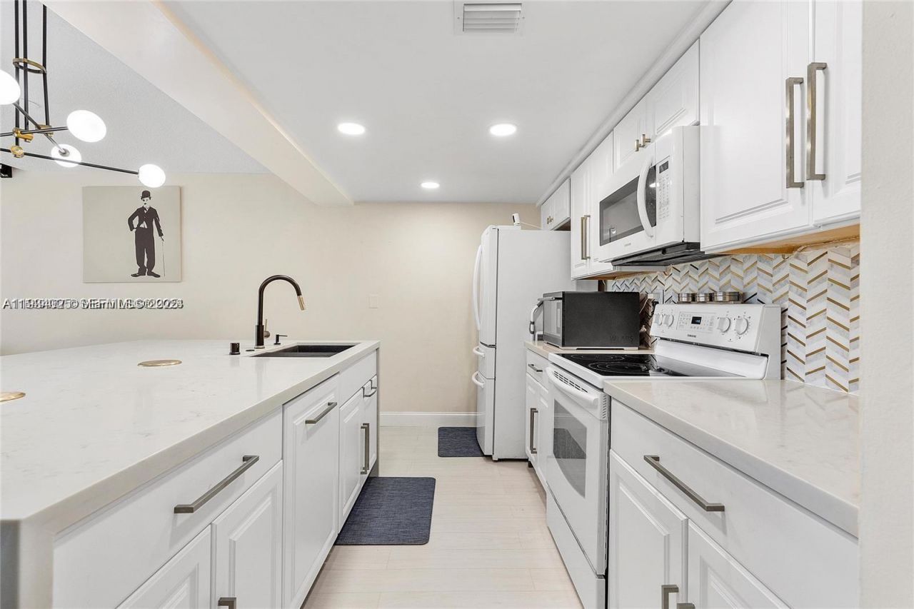 1281 W Fairway Rd, Pembroke Pines, FL 33026 Photo