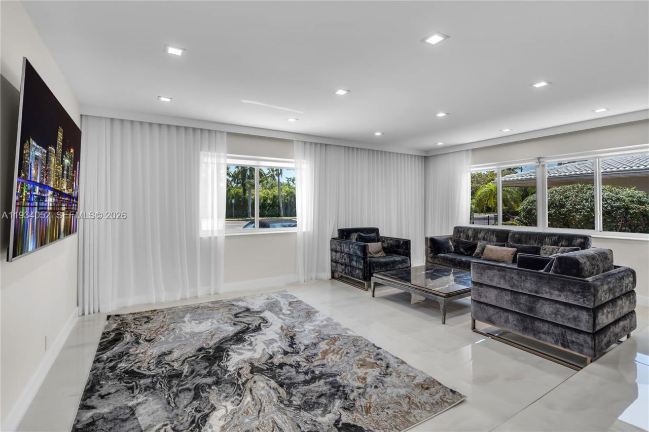 1045 Hollywood Blvd, Hollywood, FL 33019 Photo