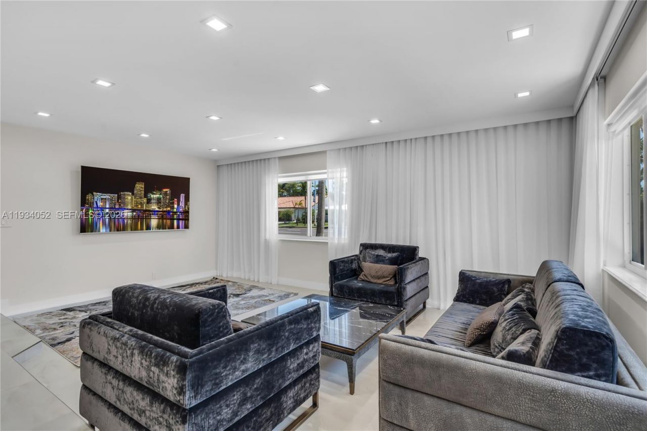 1045 Hollywood Blvd, Hollywood, FL 33019 Photo