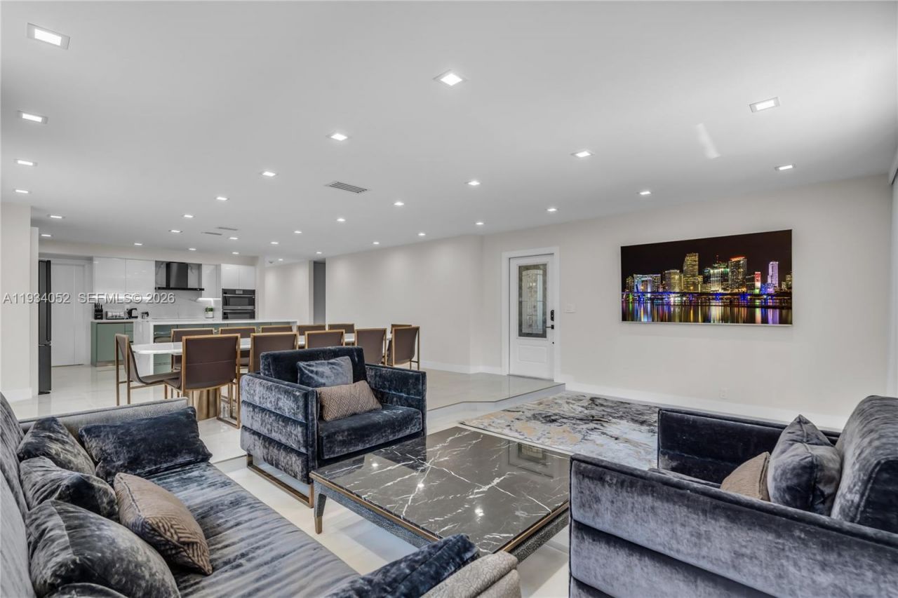 1045 Hollywood Blvd, Hollywood, FL 33019 Photo