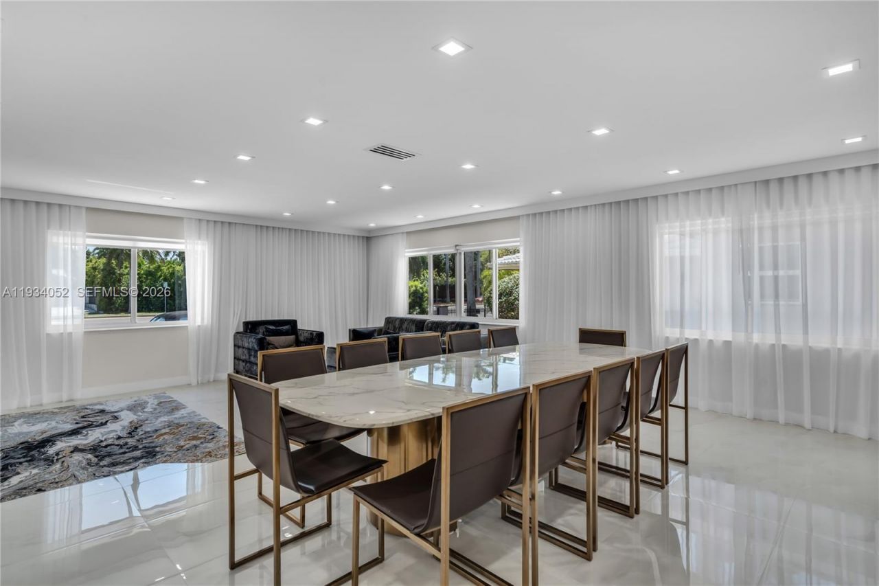 1045 Hollywood Blvd, Hollywood, FL 33019 Photo