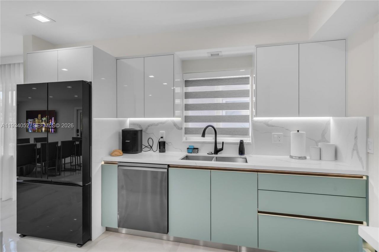 1045 Hollywood Blvd, Hollywood, FL 33019 Photo