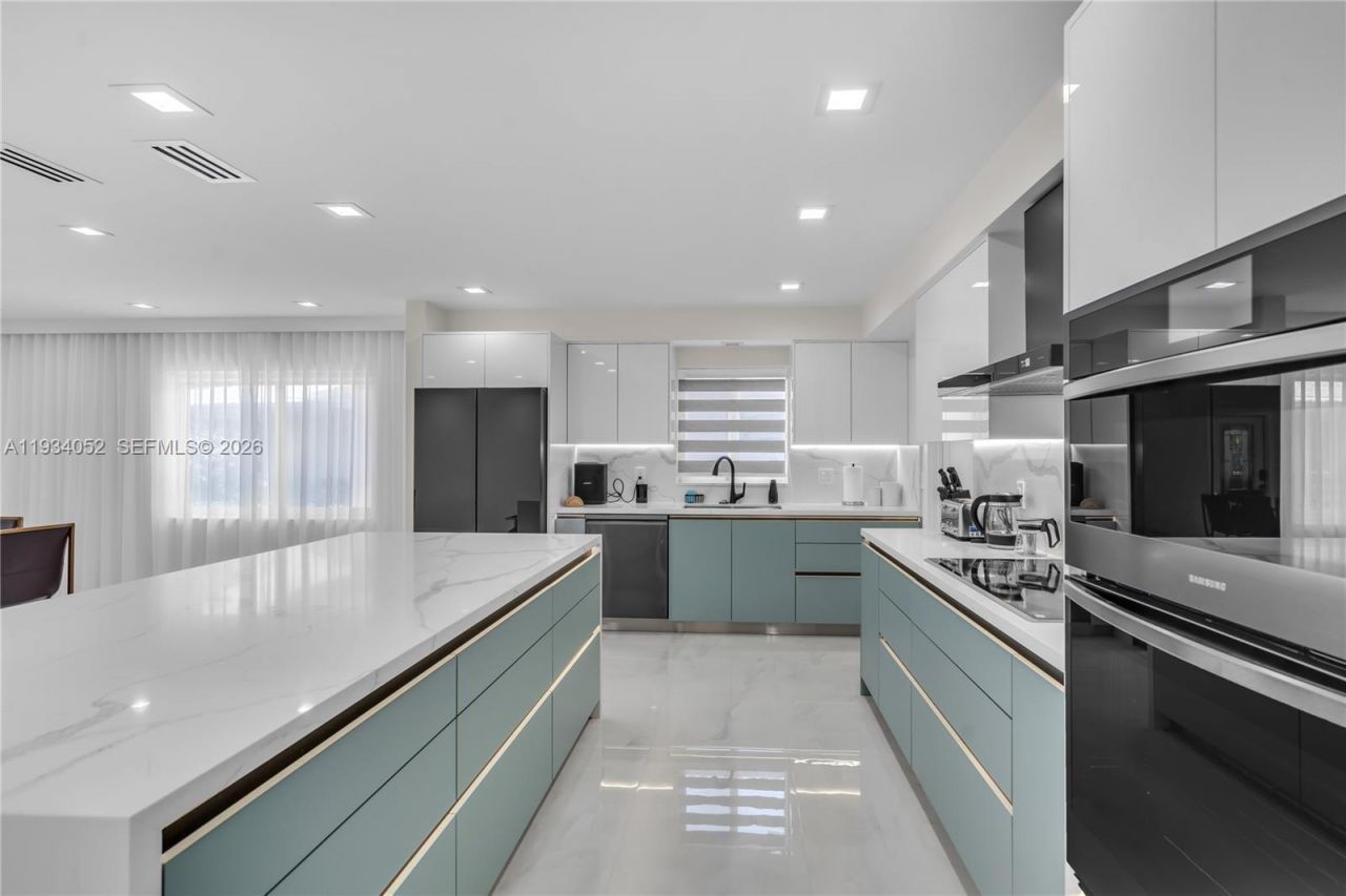 1045 Hollywood Blvd, Hollywood, FL 33019 Photo