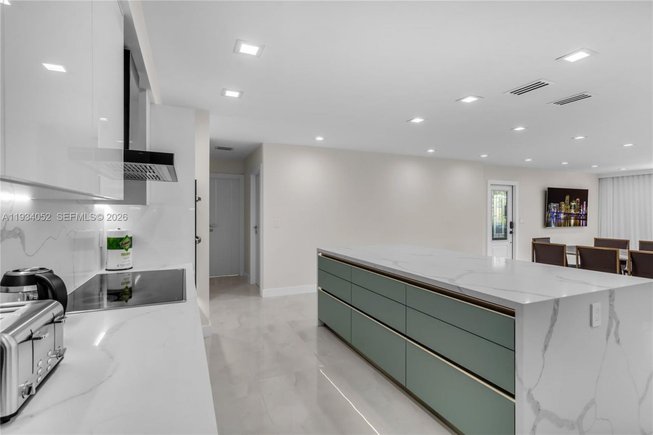 1045 Hollywood Blvd, Hollywood, FL 33019 Photo