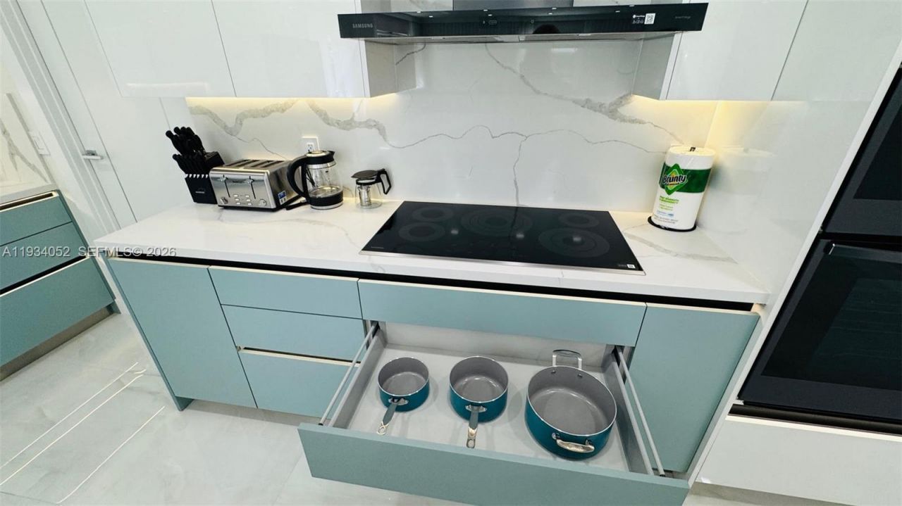 1045 Hollywood Blvd, Hollywood, FL 33019 Photo