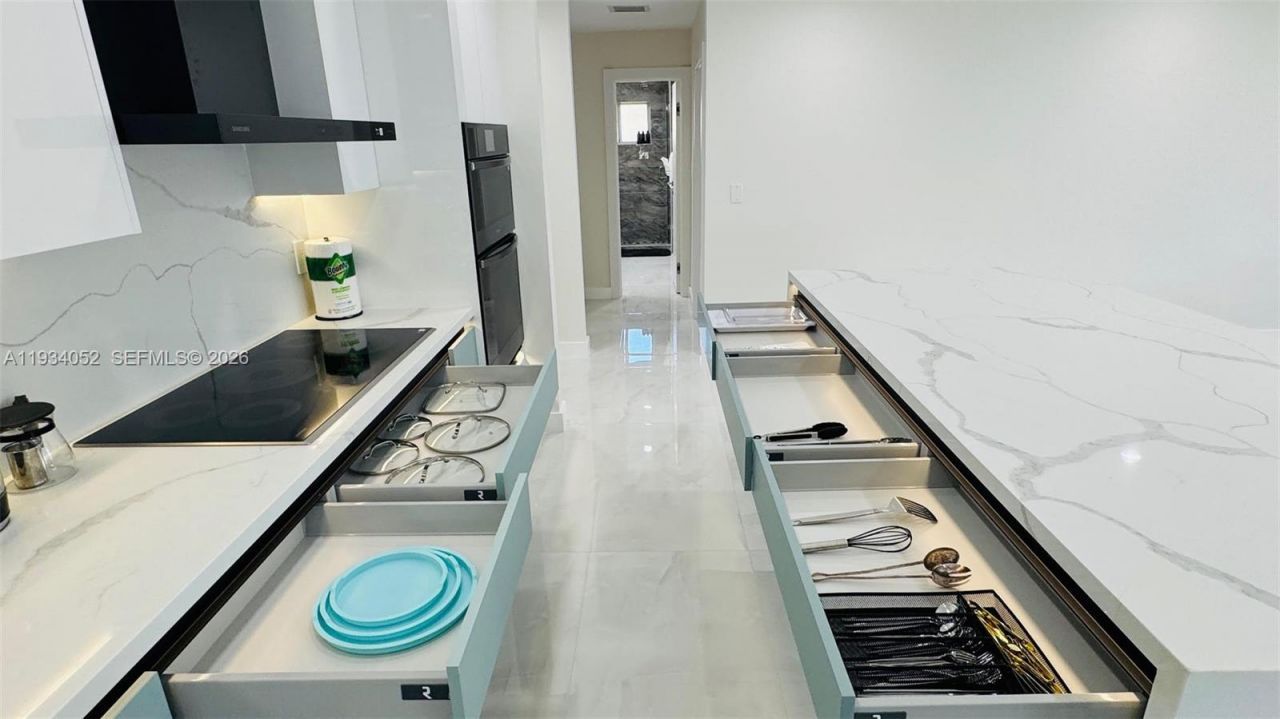 1045 Hollywood Blvd, Hollywood, FL 33019 Photo