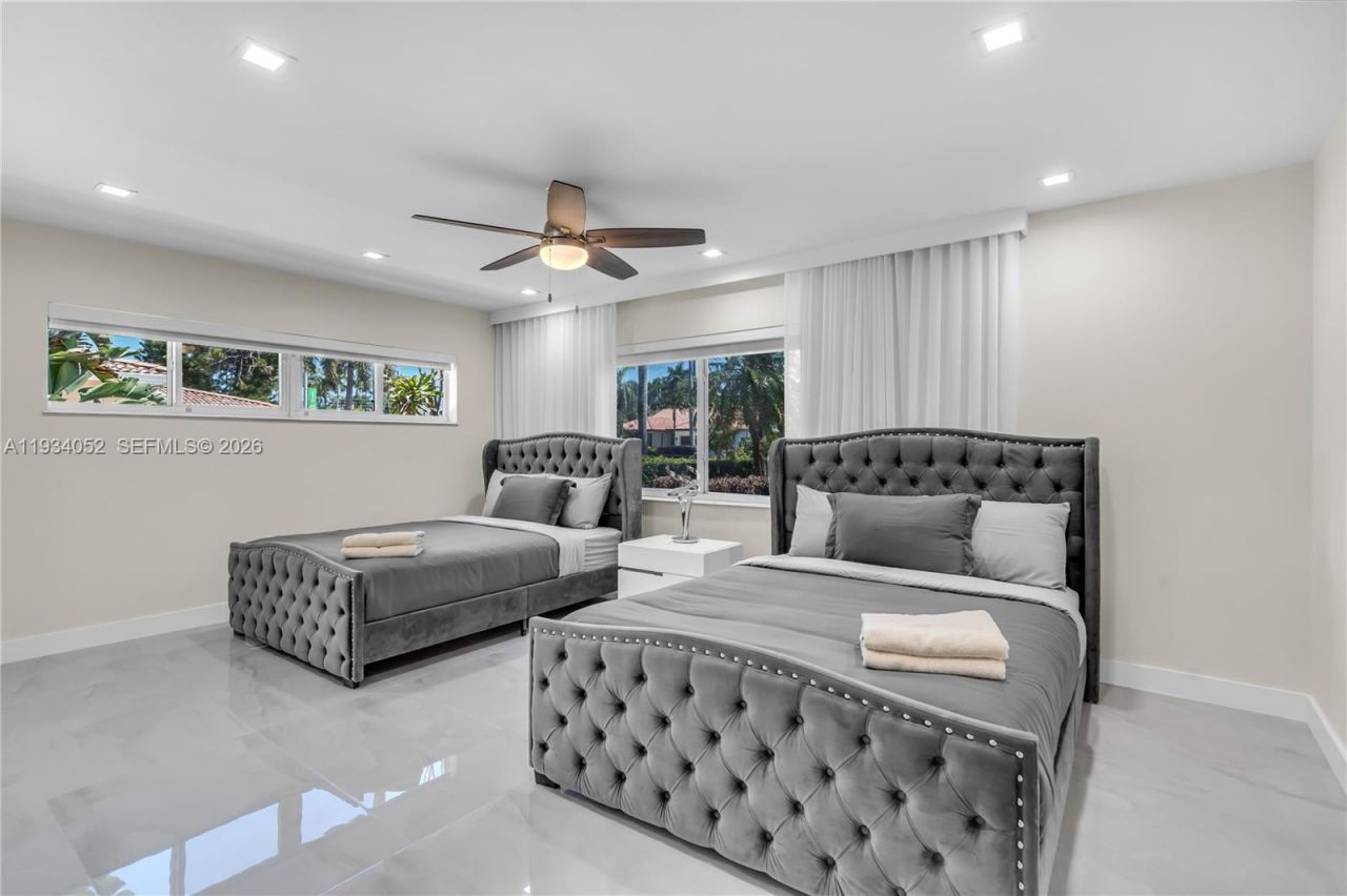 1045 Hollywood Blvd, Hollywood, FL 33019 Photo