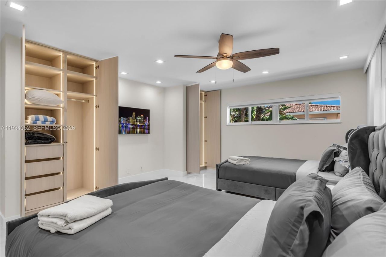 1045 Hollywood Blvd, Hollywood, FL 33019 Photo