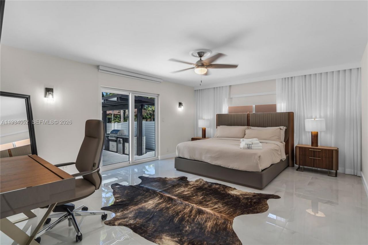 1045 Hollywood Blvd, Hollywood, FL 33019 Photo