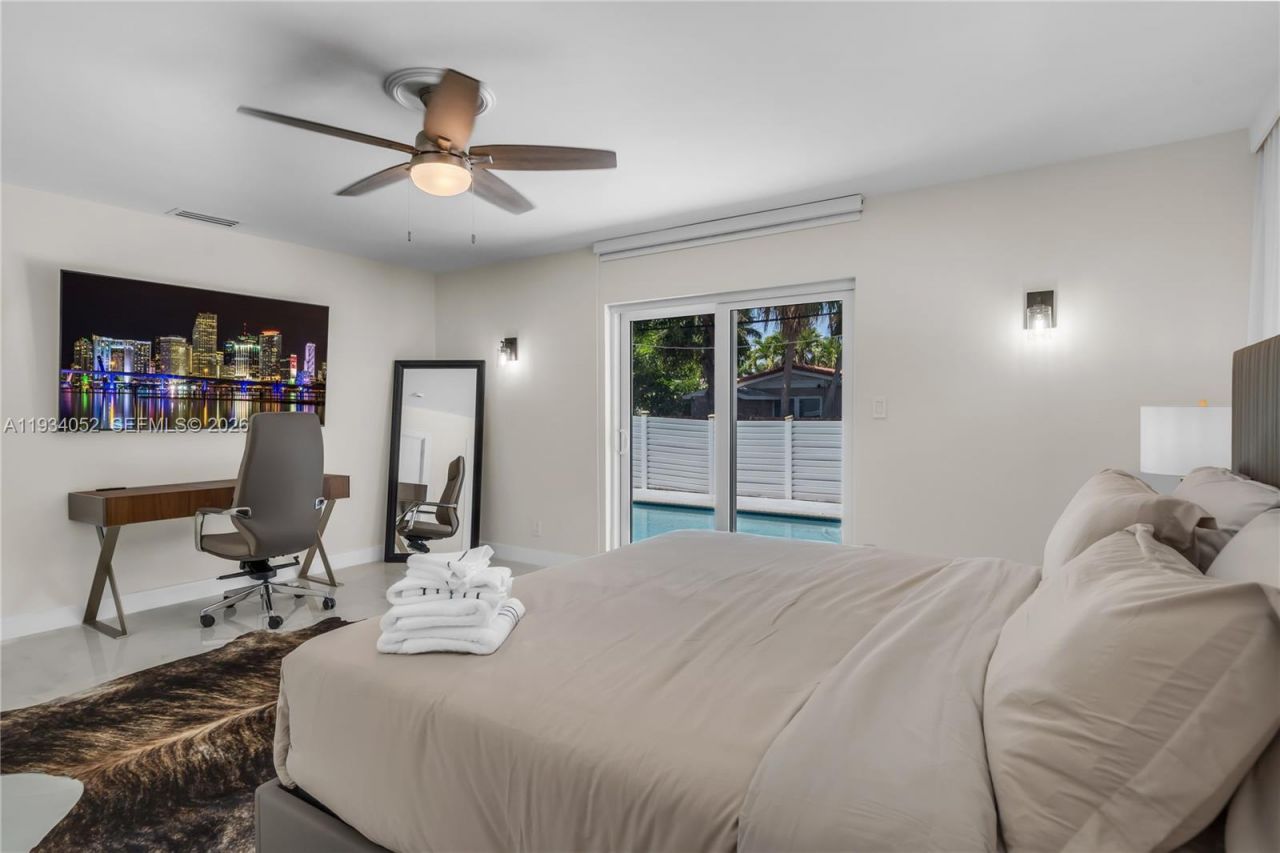 1045 Hollywood Blvd, Hollywood, FL 33019 Photo