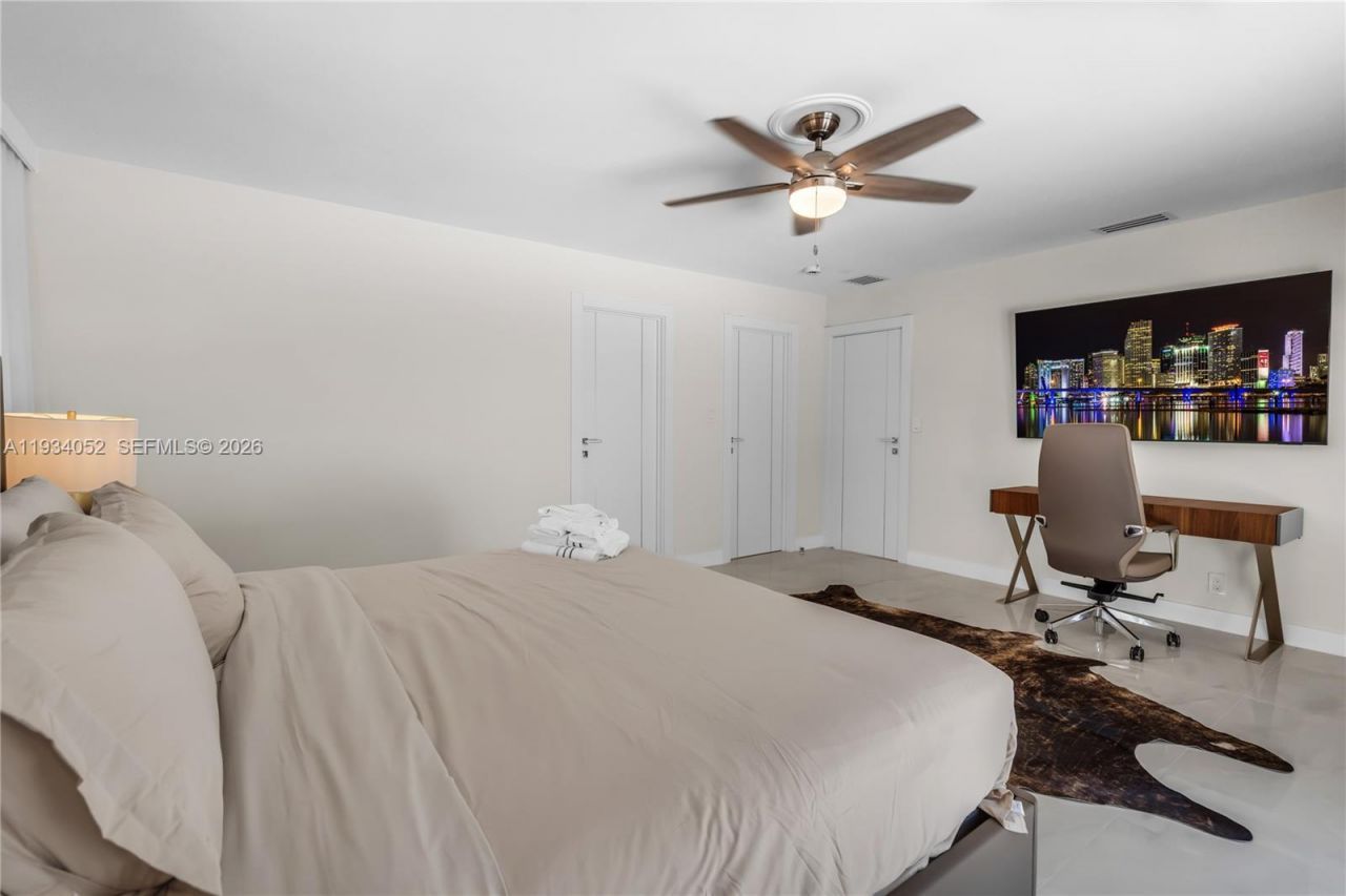 1045 Hollywood Blvd, Hollywood, FL 33019 Photo