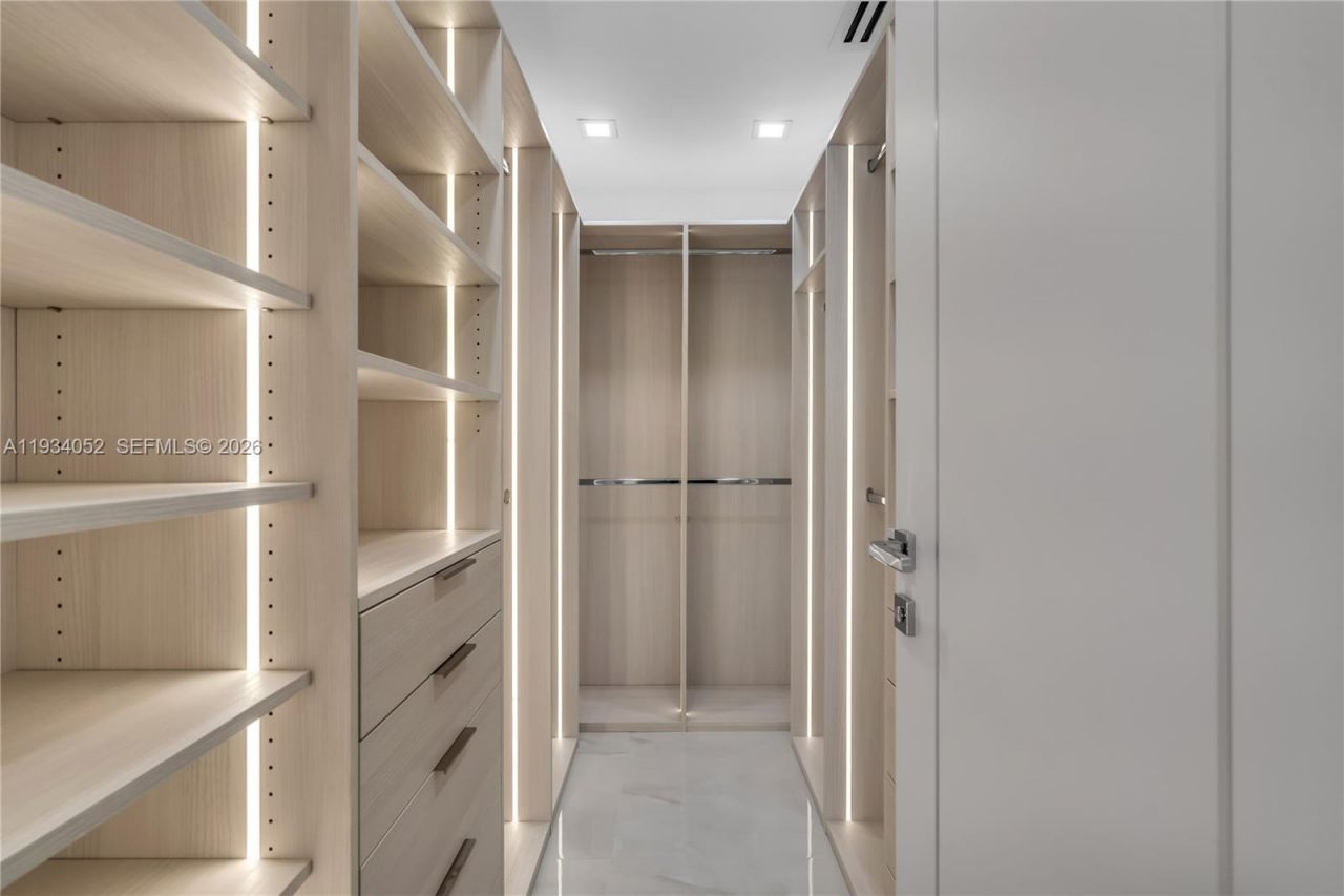 1045 Hollywood Blvd, Hollywood, FL 33019 Photo