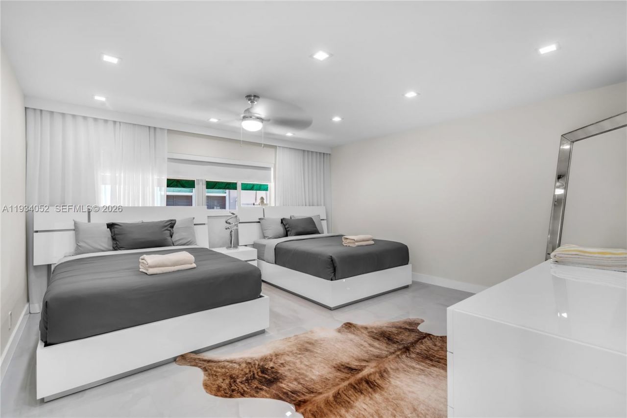 1045 Hollywood Blvd, Hollywood, FL 33019 Photo