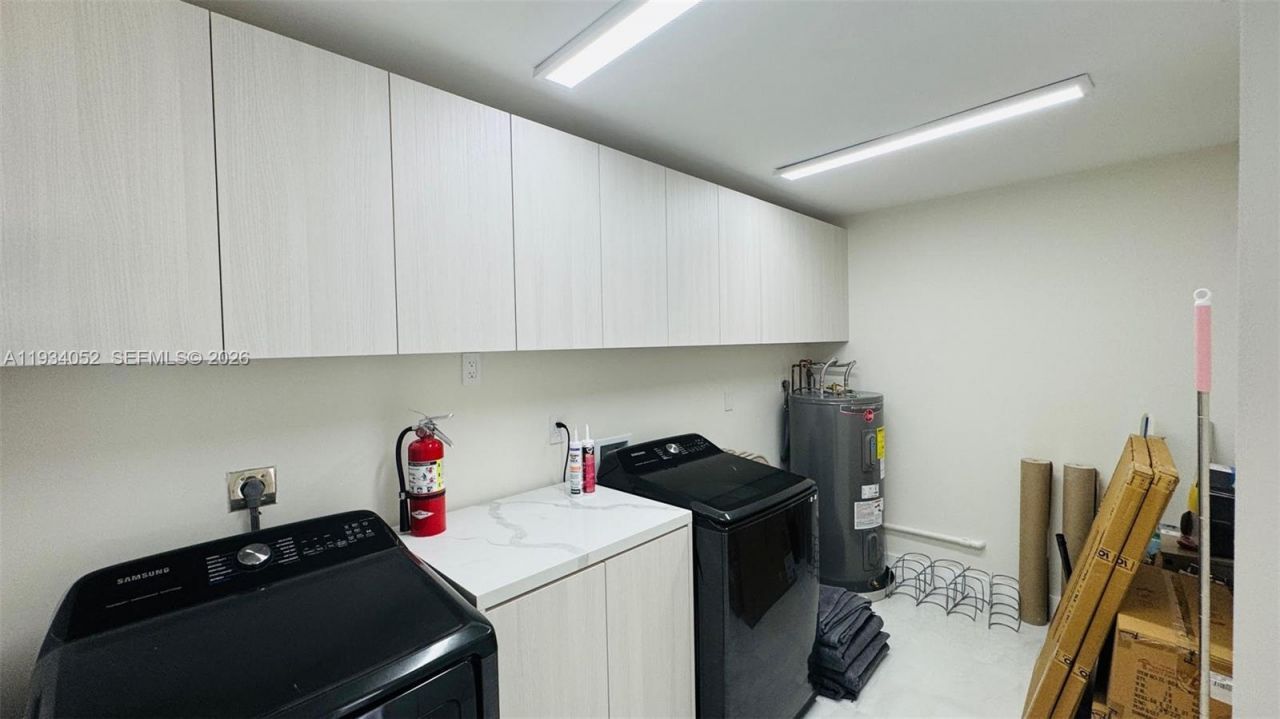 1045 Hollywood Blvd, Hollywood, FL 33019 Photo