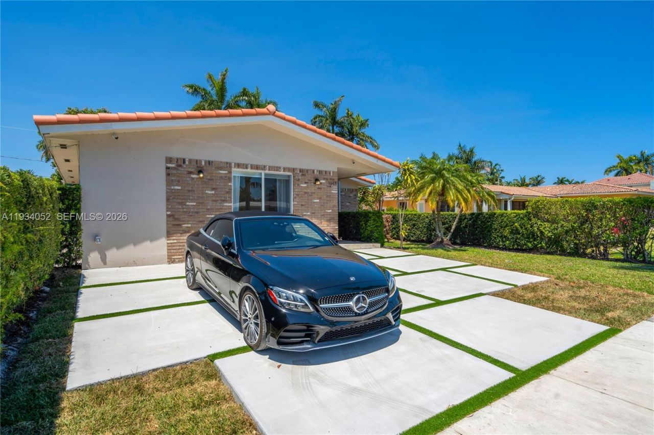 1045 Hollywood Blvd, Hollywood, FL 33019 Photo