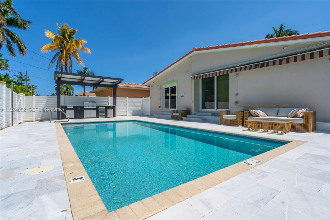 1045 Hollywood Blvd, Hollywood, FL 33019 Photo