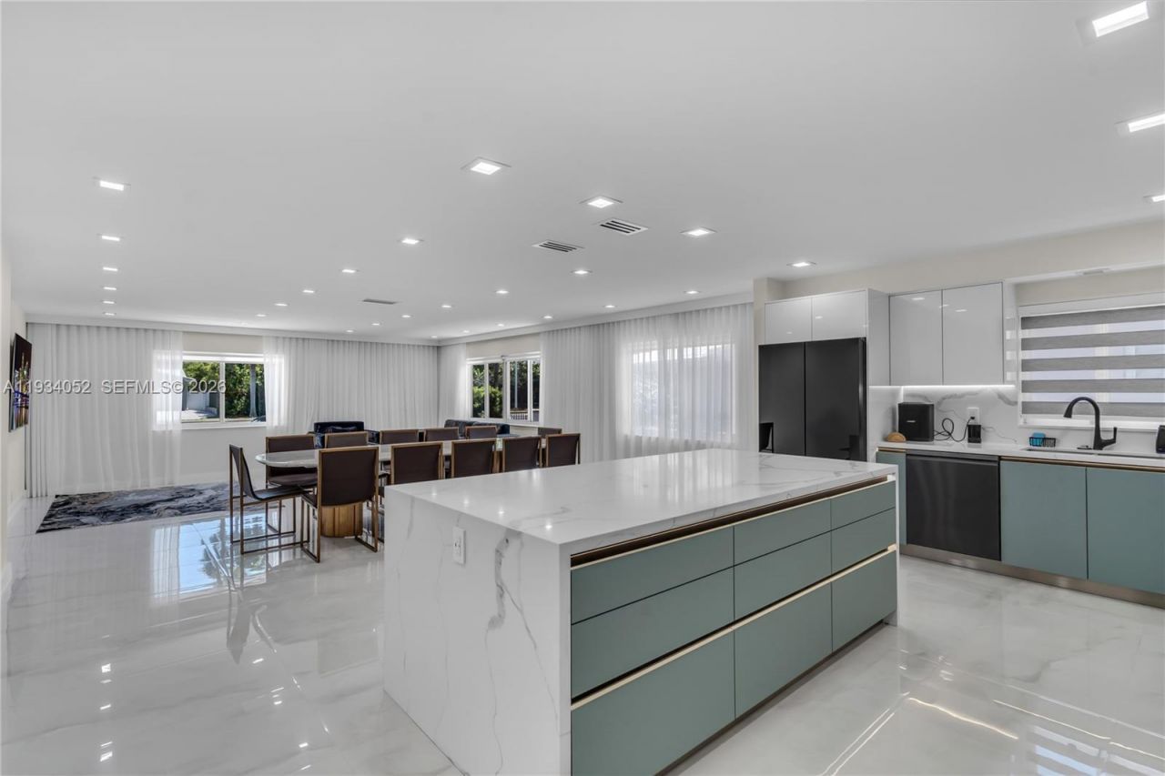 1045 Hollywood Blvd, Hollywood, FL 33019 Photo