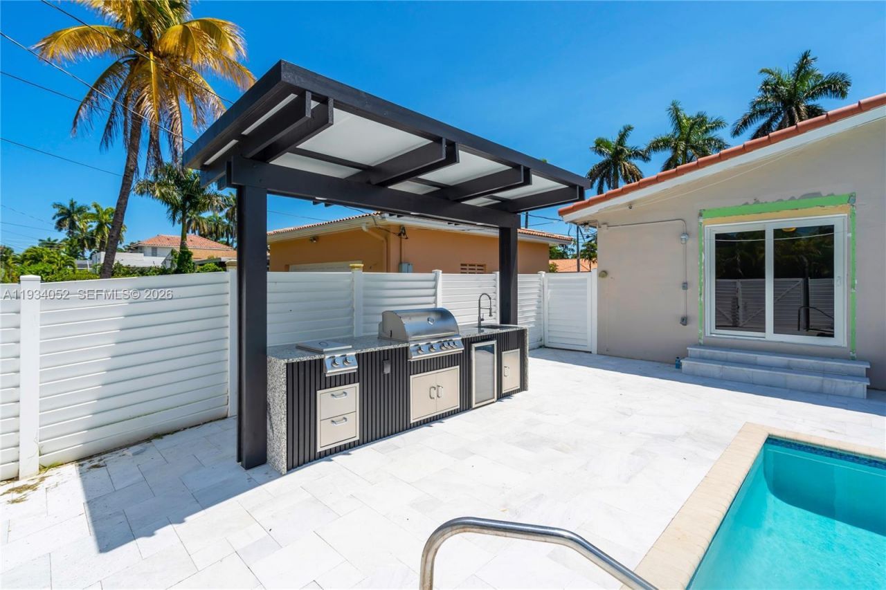 1045 Hollywood Blvd, Hollywood, FL 33019 Photo