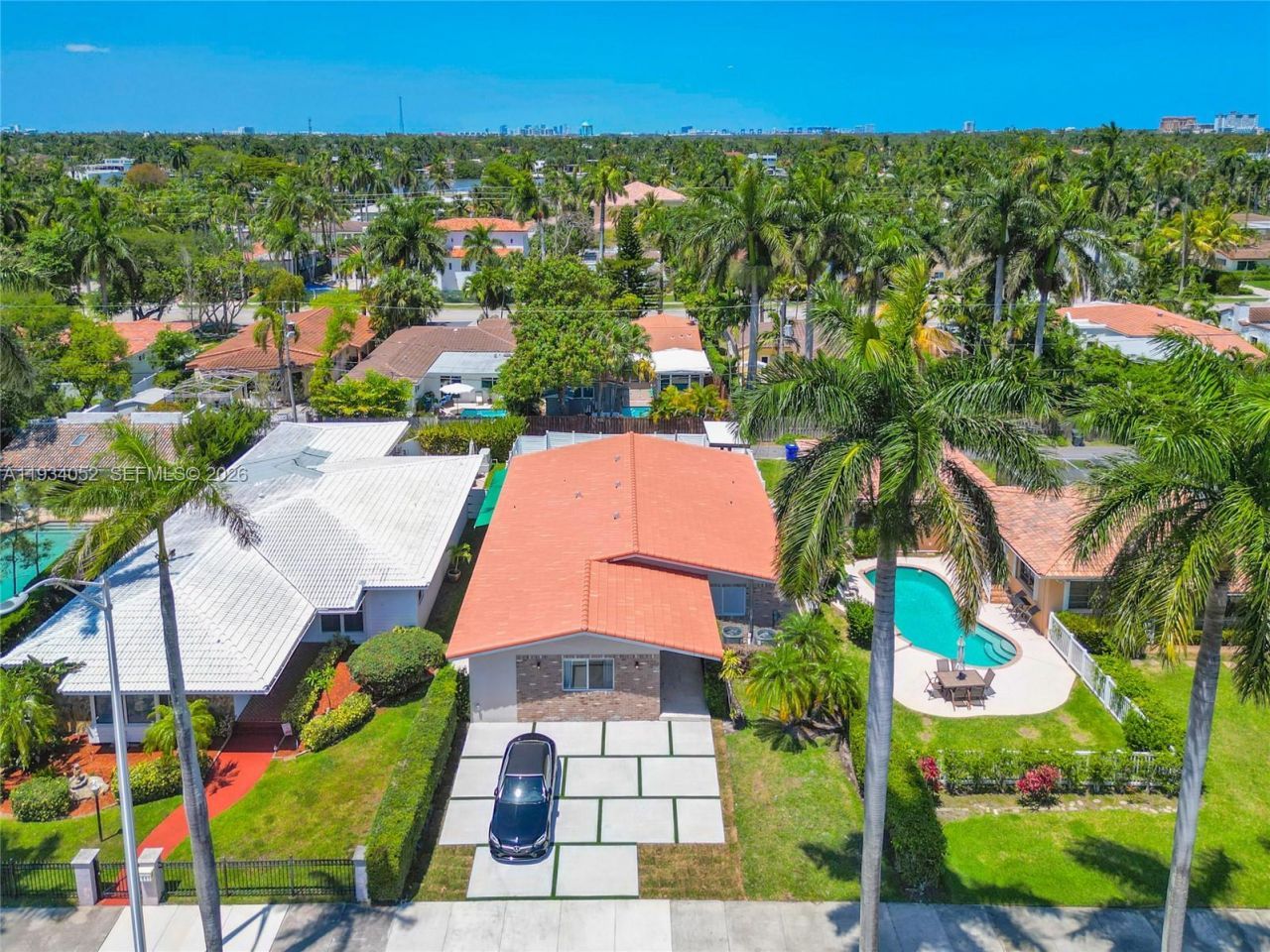 1045 Hollywood Blvd, Hollywood, FL 33019 Photo