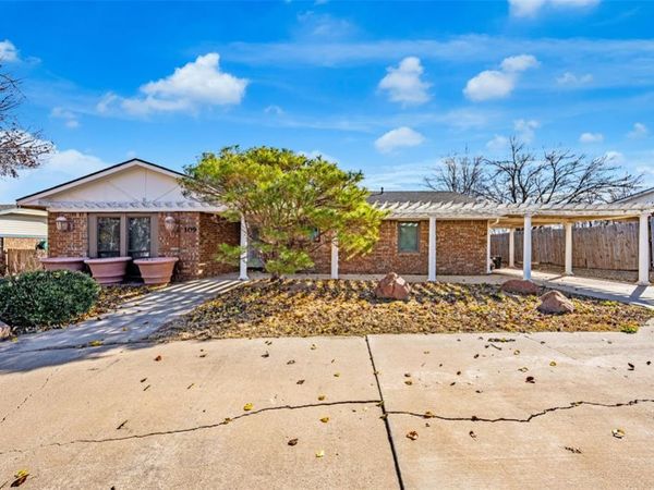109 Sunny Lane, Elgin, OK 73538