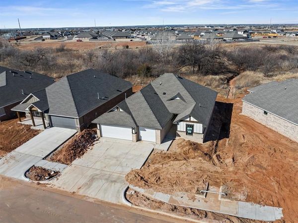 12505 Dolche Vita Drive, Yukon, OK 73099