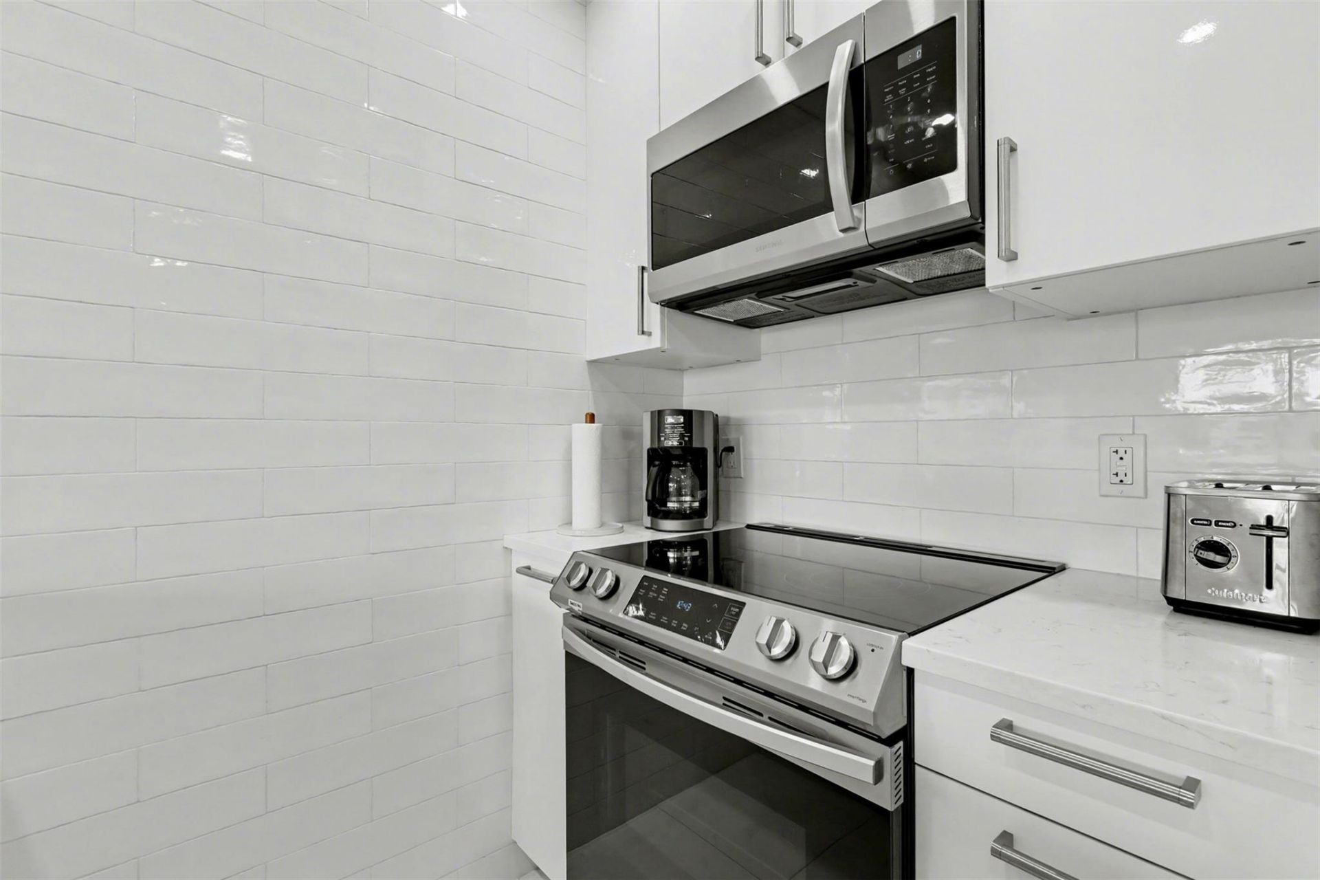 901 SW 11th Avenue, Unit 16H, Hallandale Beach, FL 33009 Photo