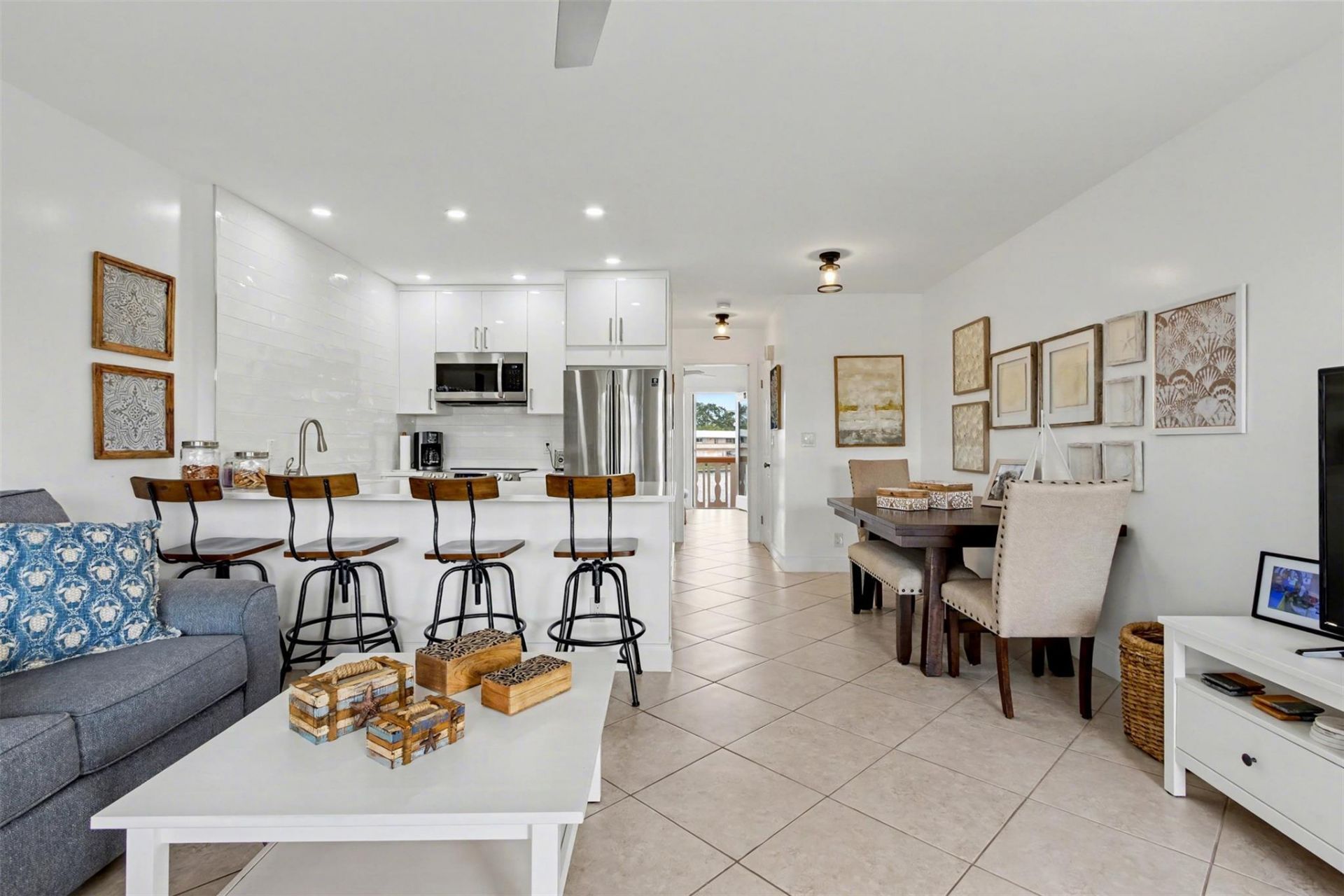 901 SW 11th Avenue, Unit 16H, Hallandale Beach, FL 33009 Photo