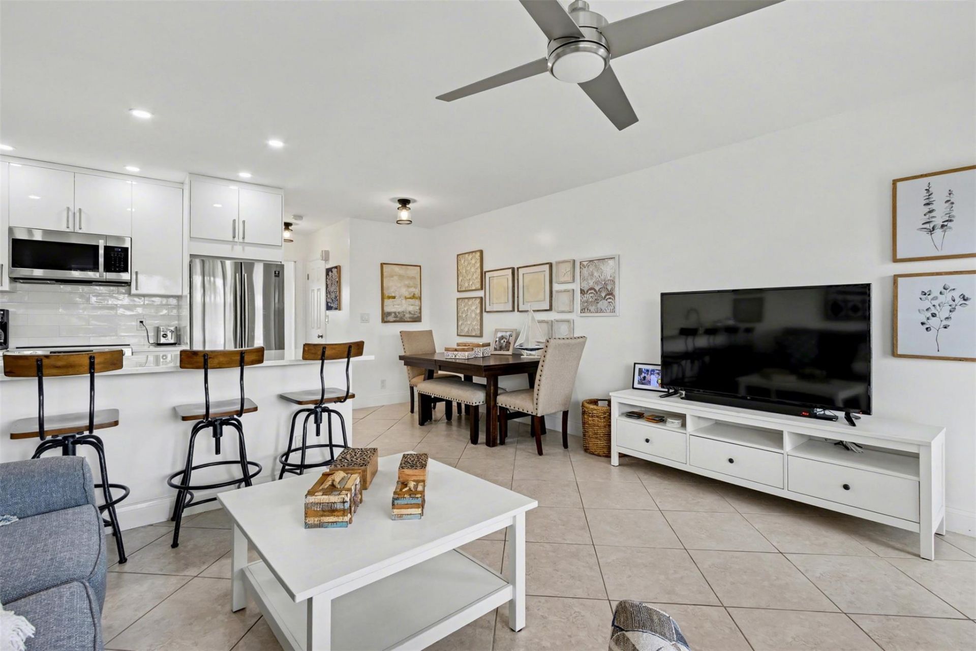 901 SW 11th Avenue, Unit 16H, Hallandale Beach, FL 33009 Photo