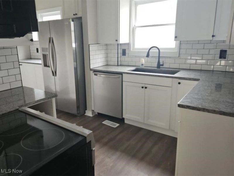 1327 Herberich Avenue, Akron, OH 44301 Photo 4