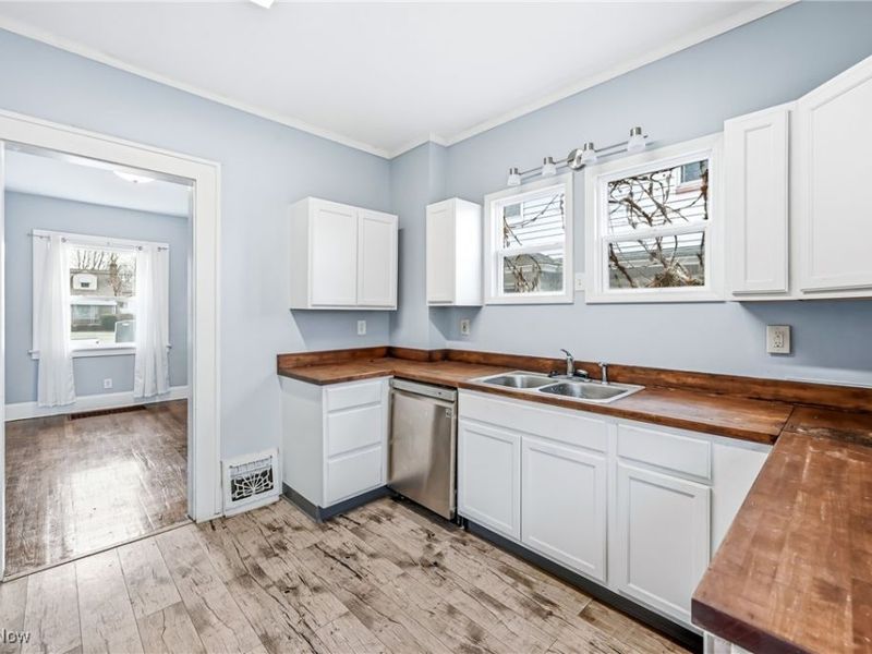 2260 Coronado Avenue, Youngstown, OH 44504 Photo 9