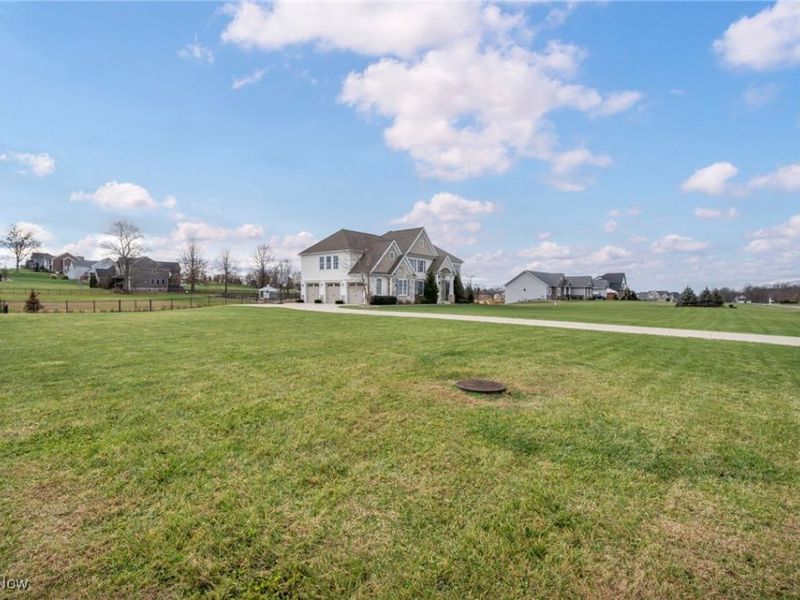 442 Madison Trail, Doylestown, OH 44230 Photo 2