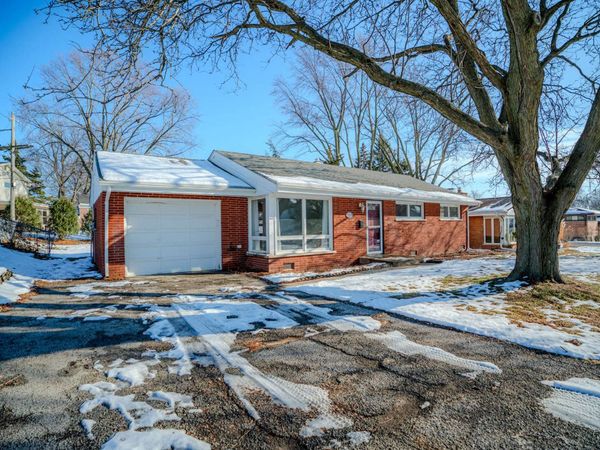 307 Hill Avenue, North Aurora, IL 60542