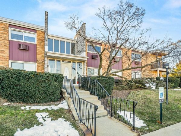 1313 S Rebecca Road, Unit 101, Lombard, IL 60148