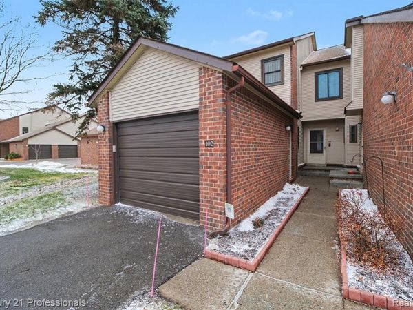 6680 Ridgefield Circle, West Bloomfield Twp, MI 48322