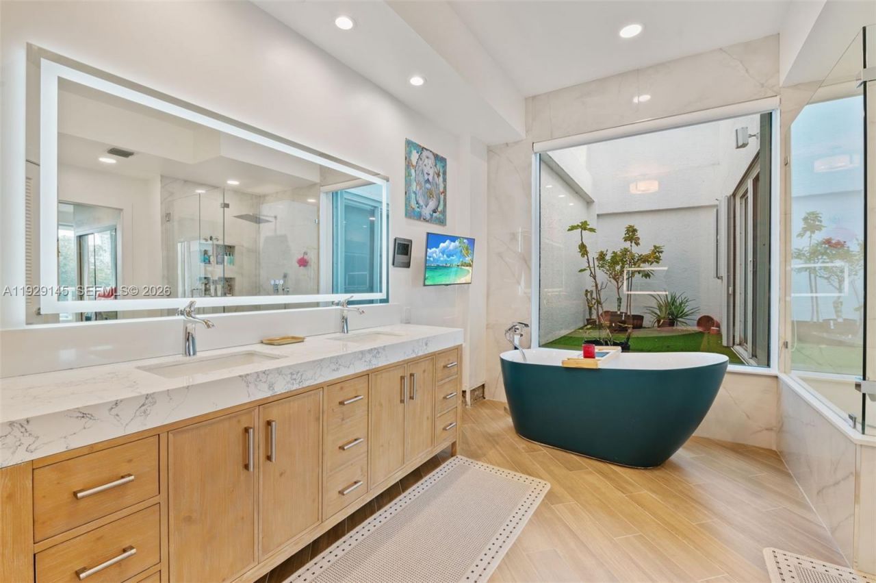 16400 Collins Ave, Unit TH-4, Sunny Isles Beach, FL 33160 Photo