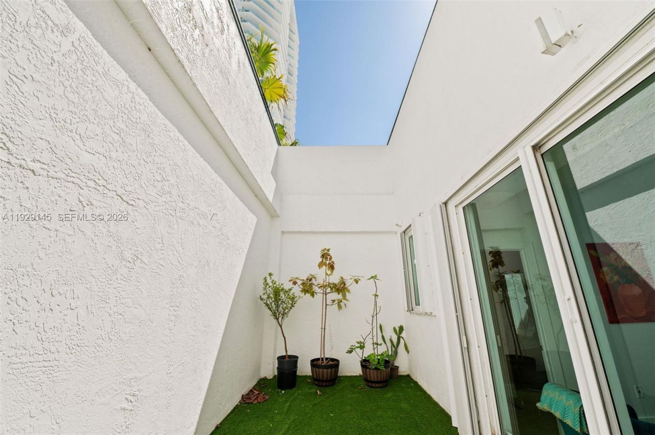 16400 Collins Ave, Unit TH-4, Sunny Isles Beach, FL 33160 Photo