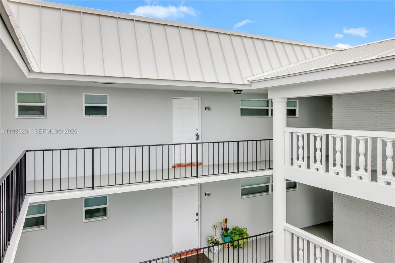 7 Colonial Club Drive, Unit 302, Boynton Beach, FL 33435 Photo