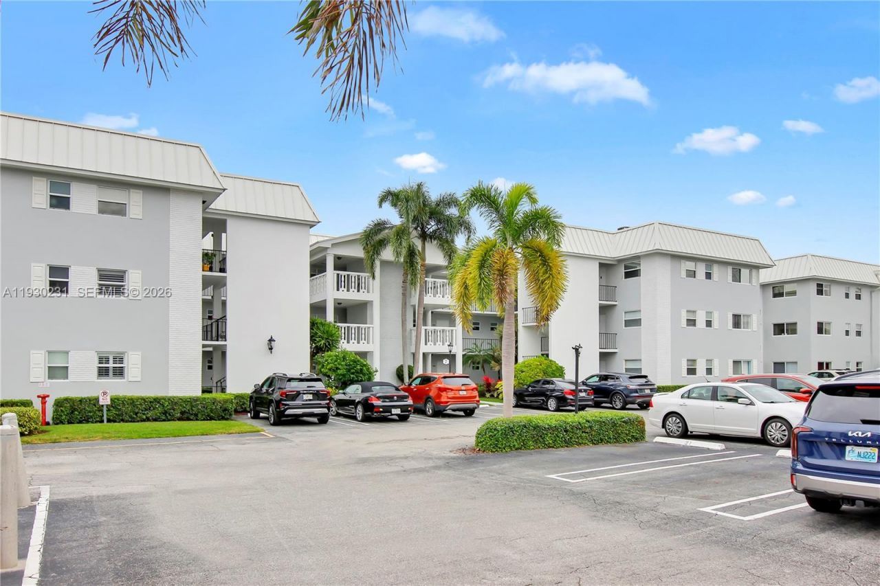 7 Colonial Club Drive, Unit 302, Boynton Beach, FL 33435 Photo
