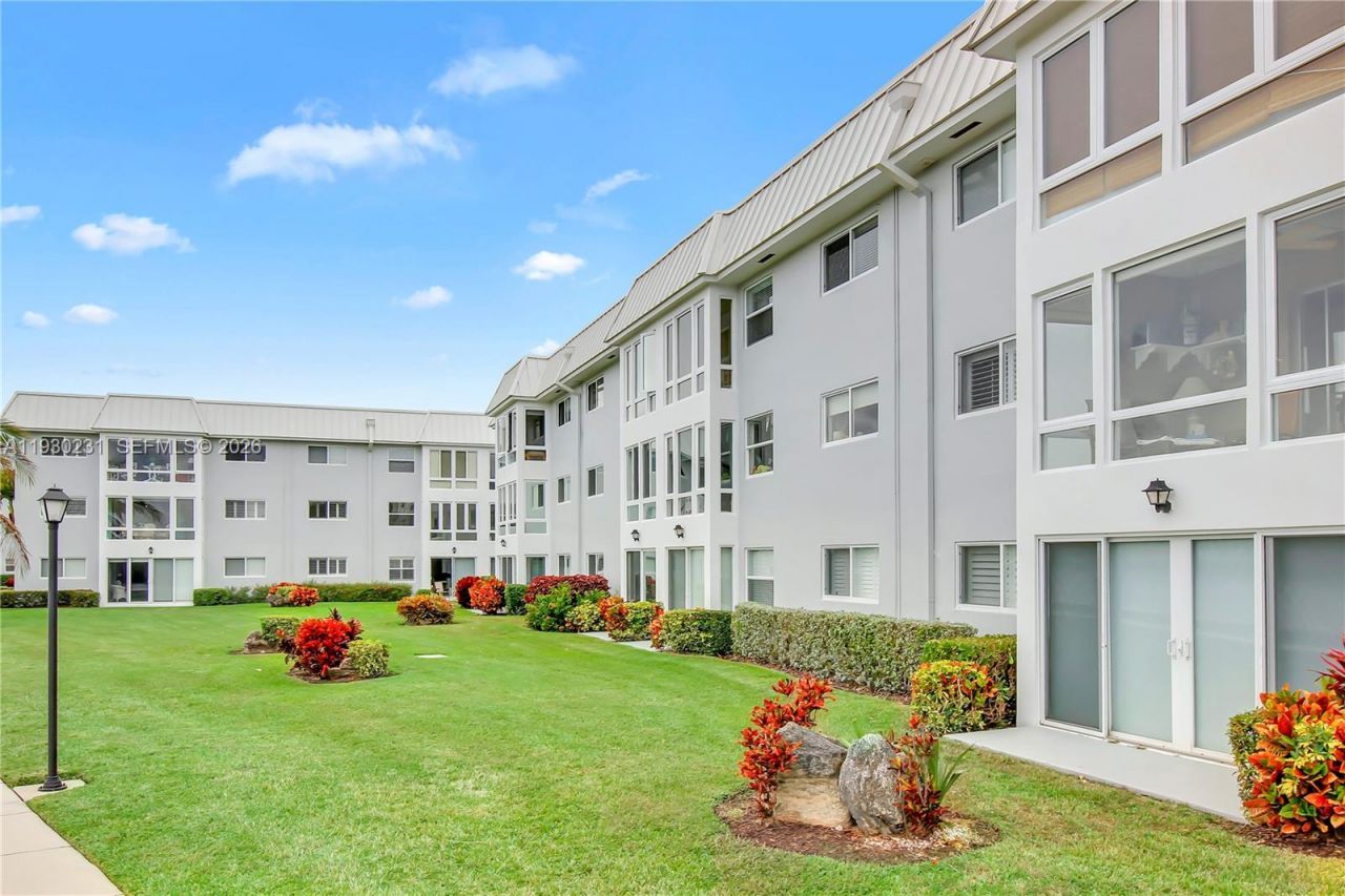 7 Colonial Club Drive, Unit 302, Boynton Beach, FL 33435 Photo