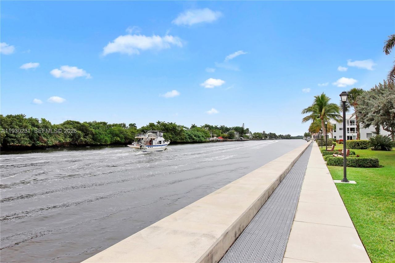 7 Colonial Club Drive, Unit 302, Boynton Beach, FL 33435 Photo