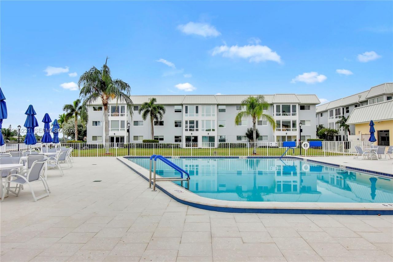 7 Colonial Club Drive, Unit 302, Boynton Beach, FL 33435 Photo