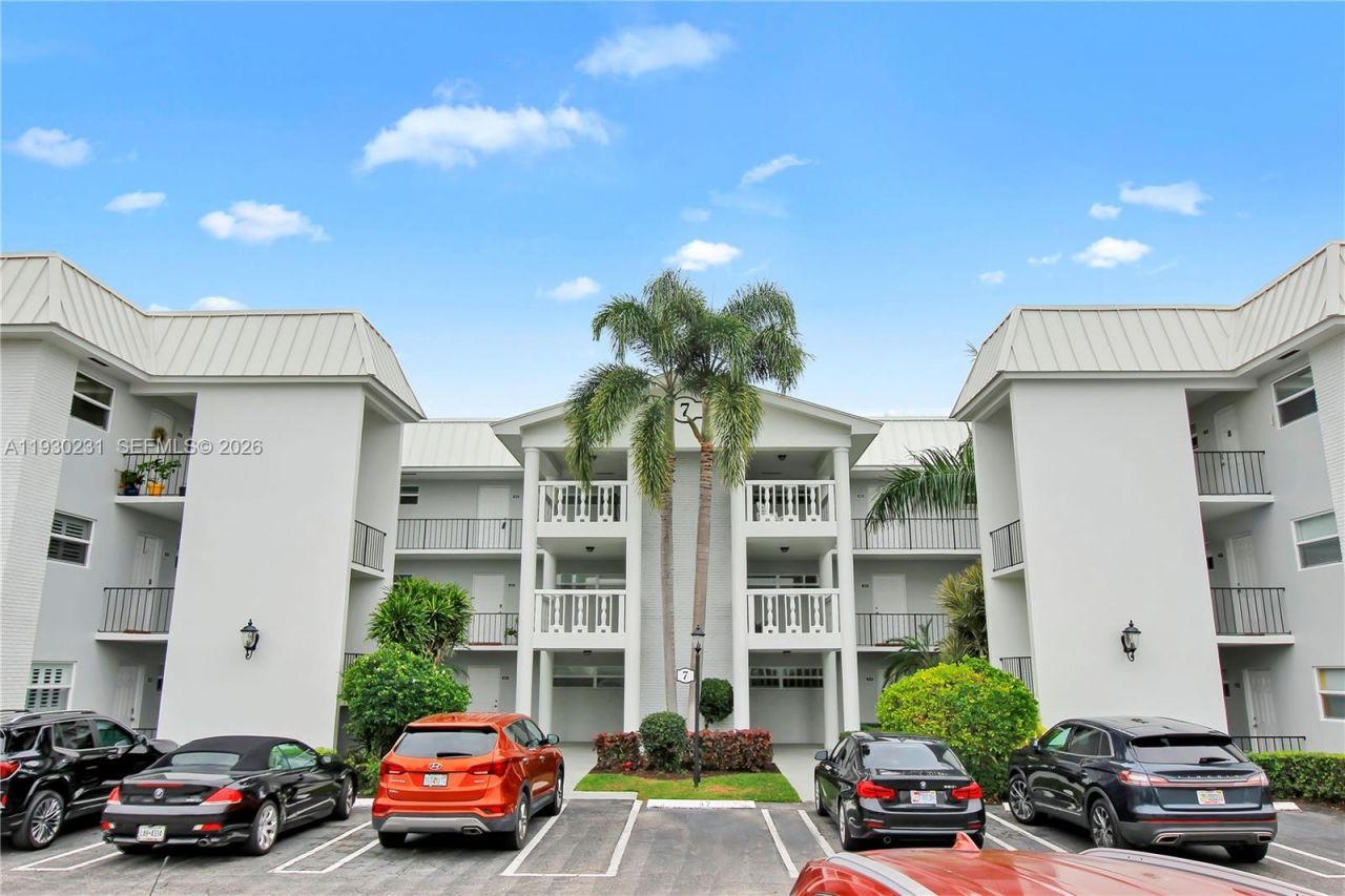 7 Colonial Club Drive, Unit 302, Boynton Beach, FL 33435 Photo