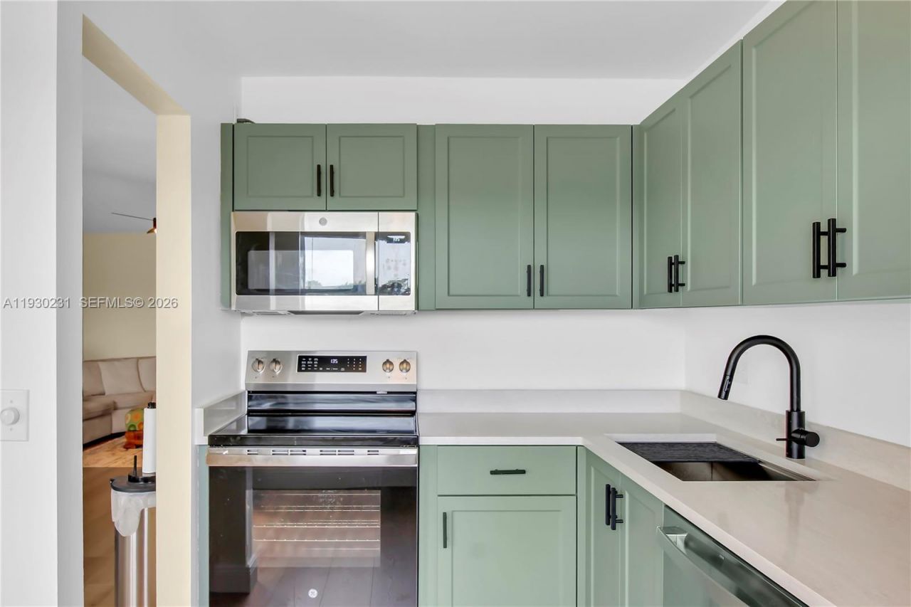 7 Colonial Club Drive, Unit 302, Boynton Beach, FL 33435 Photo